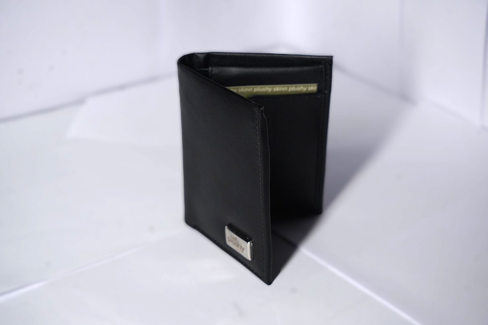 Noir Bifold Wallet Unisex plant-based leather Plushy Skinn